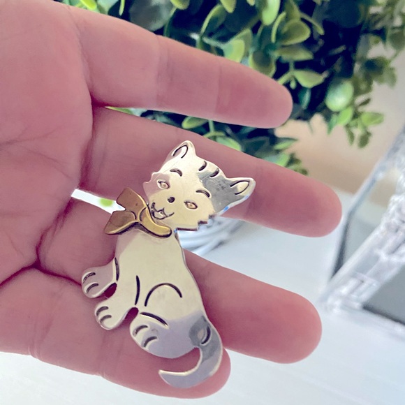 Beautiful vintage Taxco Mexico 925 Sterling silver rare Cat kitty with bow Pin - Picture 2 of 4
